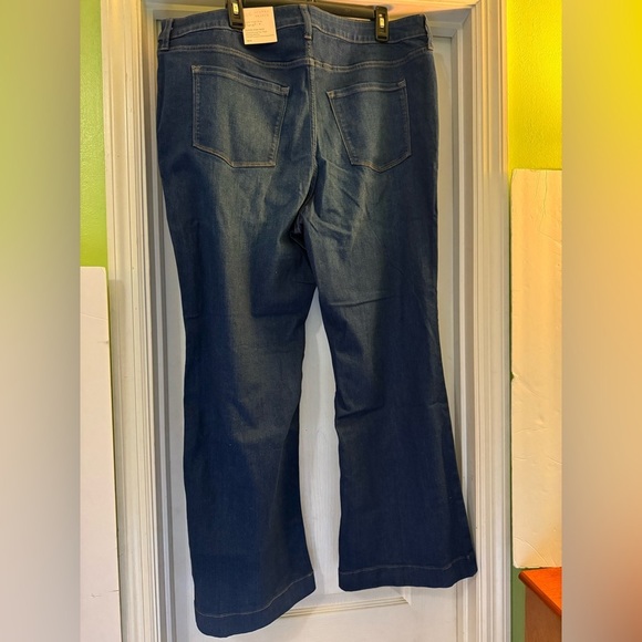 LC Lauren Conrad Super High-Rise Flare Jeans - Picture 4 of 8